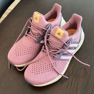 Addidas women’s ultra boost sneakers 71/2